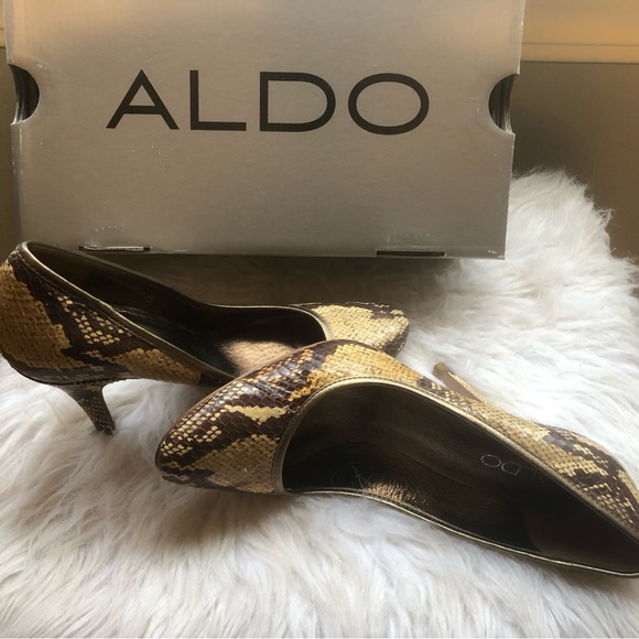 Hey ladies!  These Snake Skin high heels are where it’s at!  Take a look!! - Picture 2 of 8